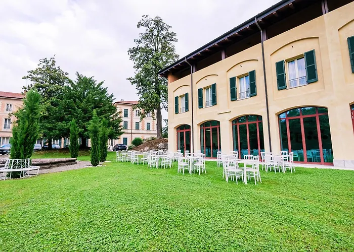 Borghi 4* Варано-Борги