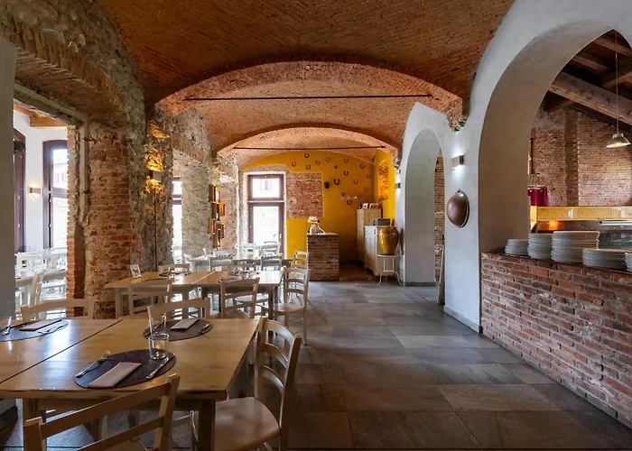 Borghi Отель Варано-Борги