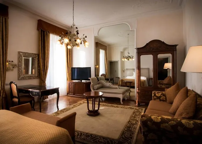 Borghi Otel Varano Borghi